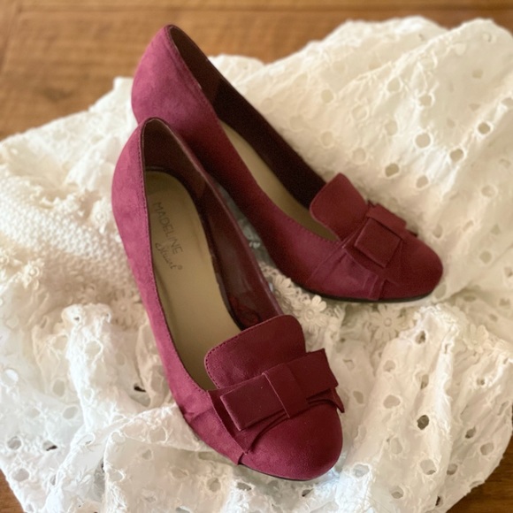 Madeline Stuart Burgundy Vintage Look Pumps - Picture 9 of 9
